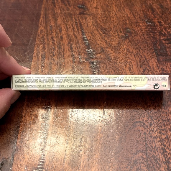 Clinique NIB Quickliner for Eyes Intense • Shade 01, Intense Black - Picture 4 of 5